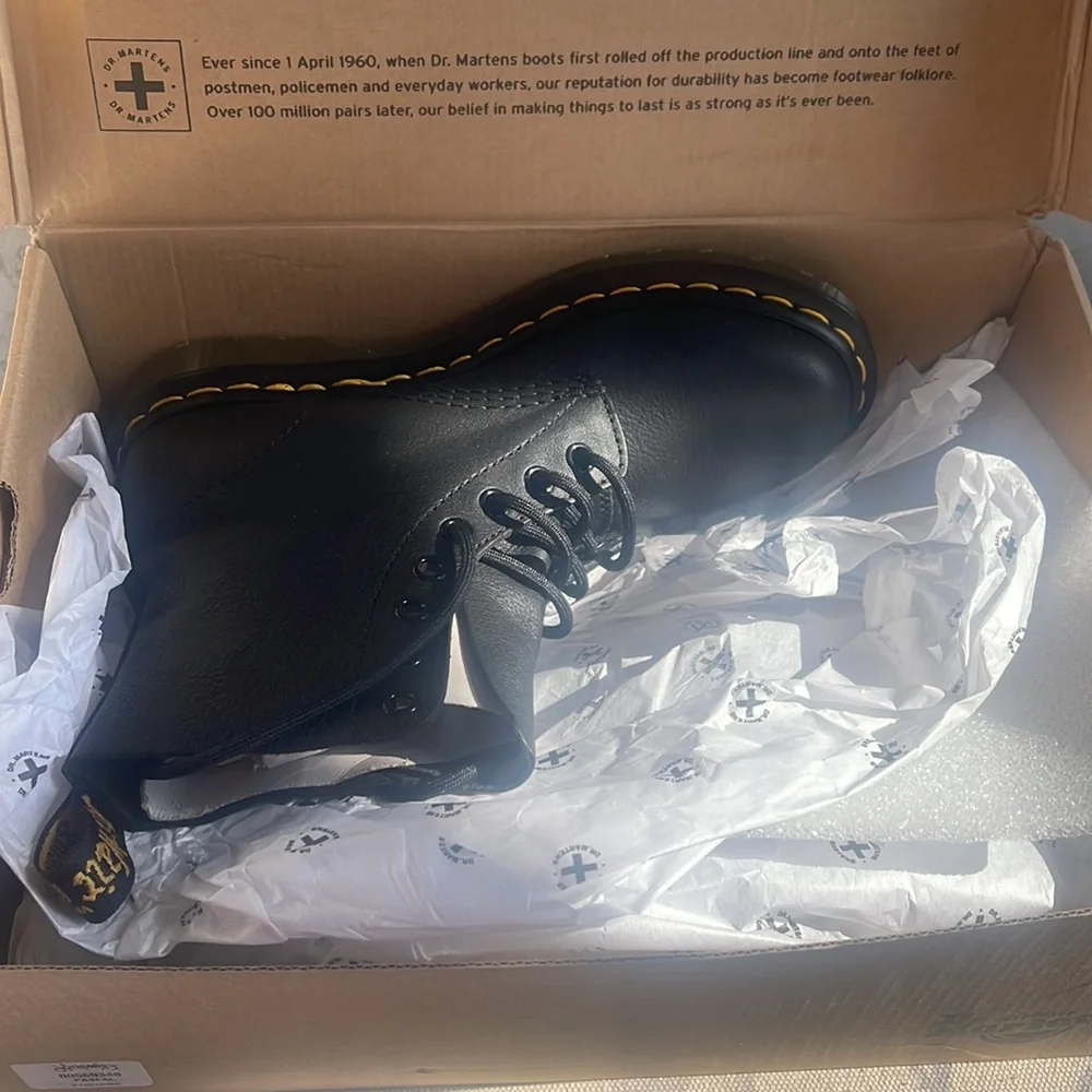 DR. MARTENS - Picture 2 of 4